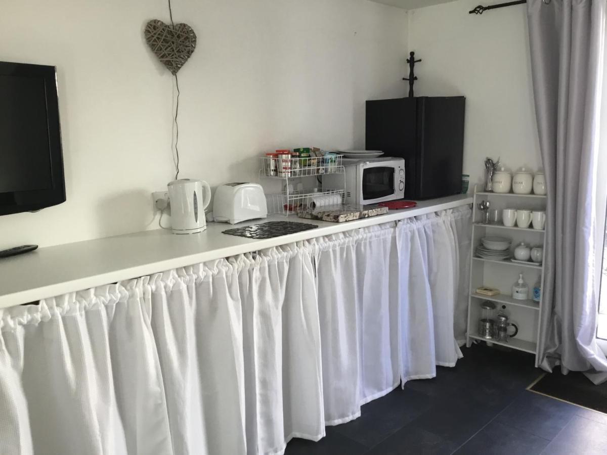 In The Heart Of Chichester Apartment Bagian luar foto